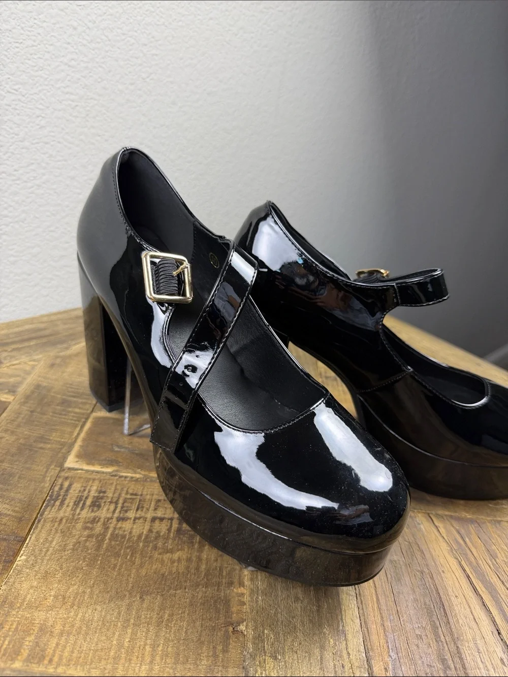 Size 10 Coutgo Patent Mary Jane Platform Heels in Black